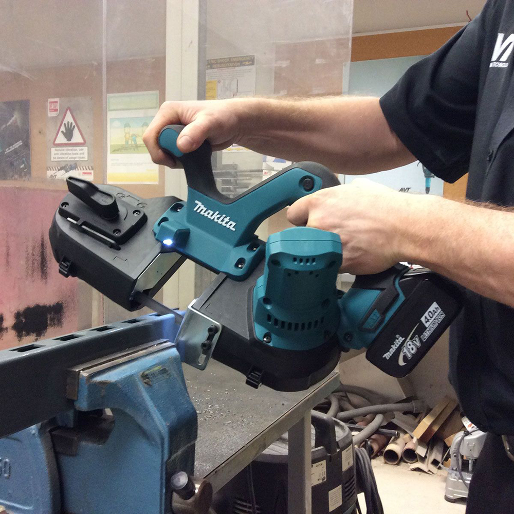 Акумуляторна стрічкова пила Makita LXT DPB181RFE Акумуляторна стрічкова пила Makita LXT DPB181RFE
