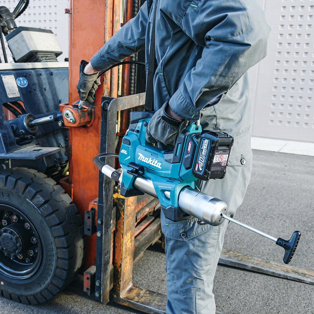Акумуляторний пістолет для змащування Makita XGT 40 V MAX GP001GZ (БЕЗ АКБ) Акумуляторний пістолет для змащування Makita XGT 40 V MAX GP001GZ (БЕЗ АКБ)