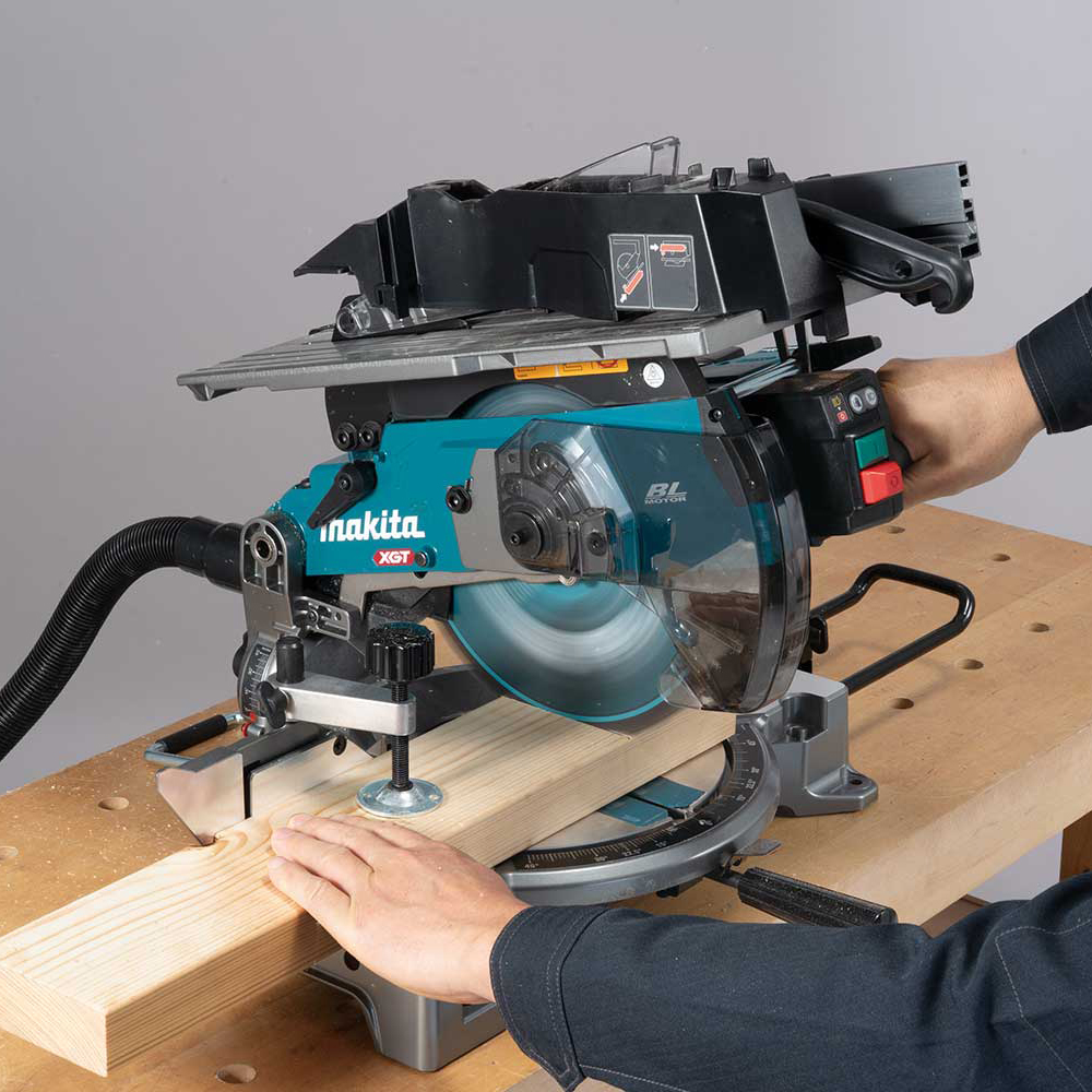 Акумуляторна торцювальна / циркулярна пила Makita XGT 40 V MAX LH001GZ (без АКБ) Акумуляторна торцювальна / циркулярна пила Makita XGT 40 V MAX LH001GZ (без АКБ)