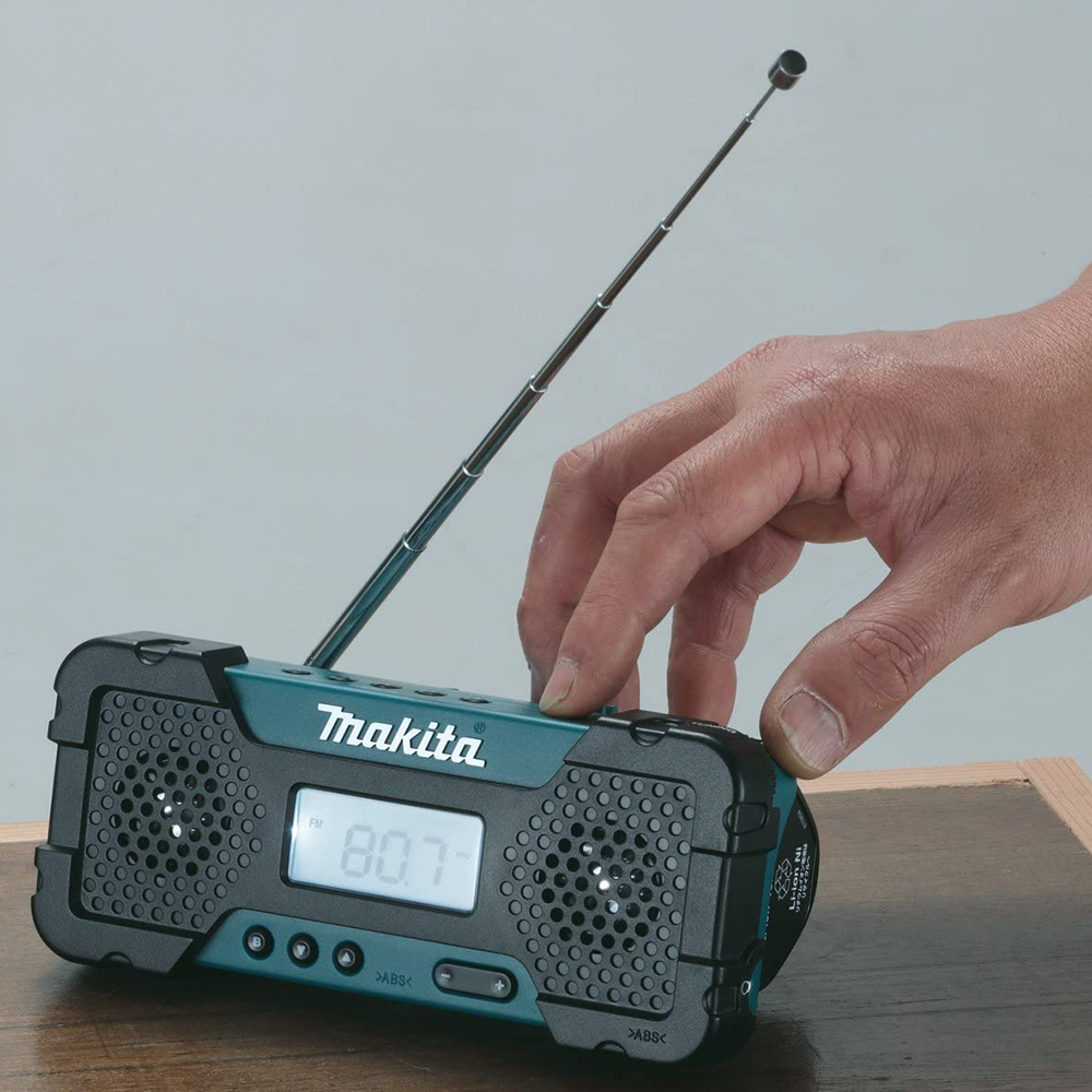 Акумуляторний радіоприймач Makita MR051 (без АКБ)