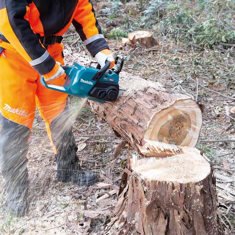 Акумуляторна ланцюгова пила Makita XGT 40 V MAX UC023GZ (без АКБ) Акумуляторна ланцюгова пила Makita XGT 40 V MAX UC023GZ (без АКБ)